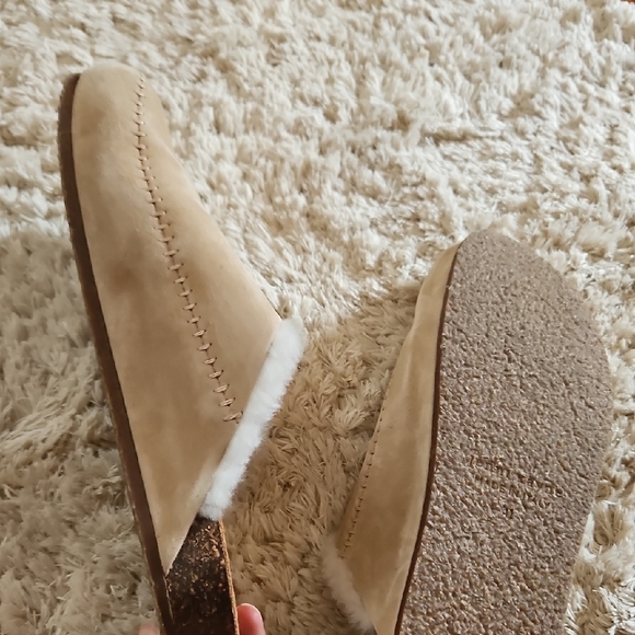 Jenni Kayne Tan Suede Mules with White Fur Trim - Picture 5 of 6
